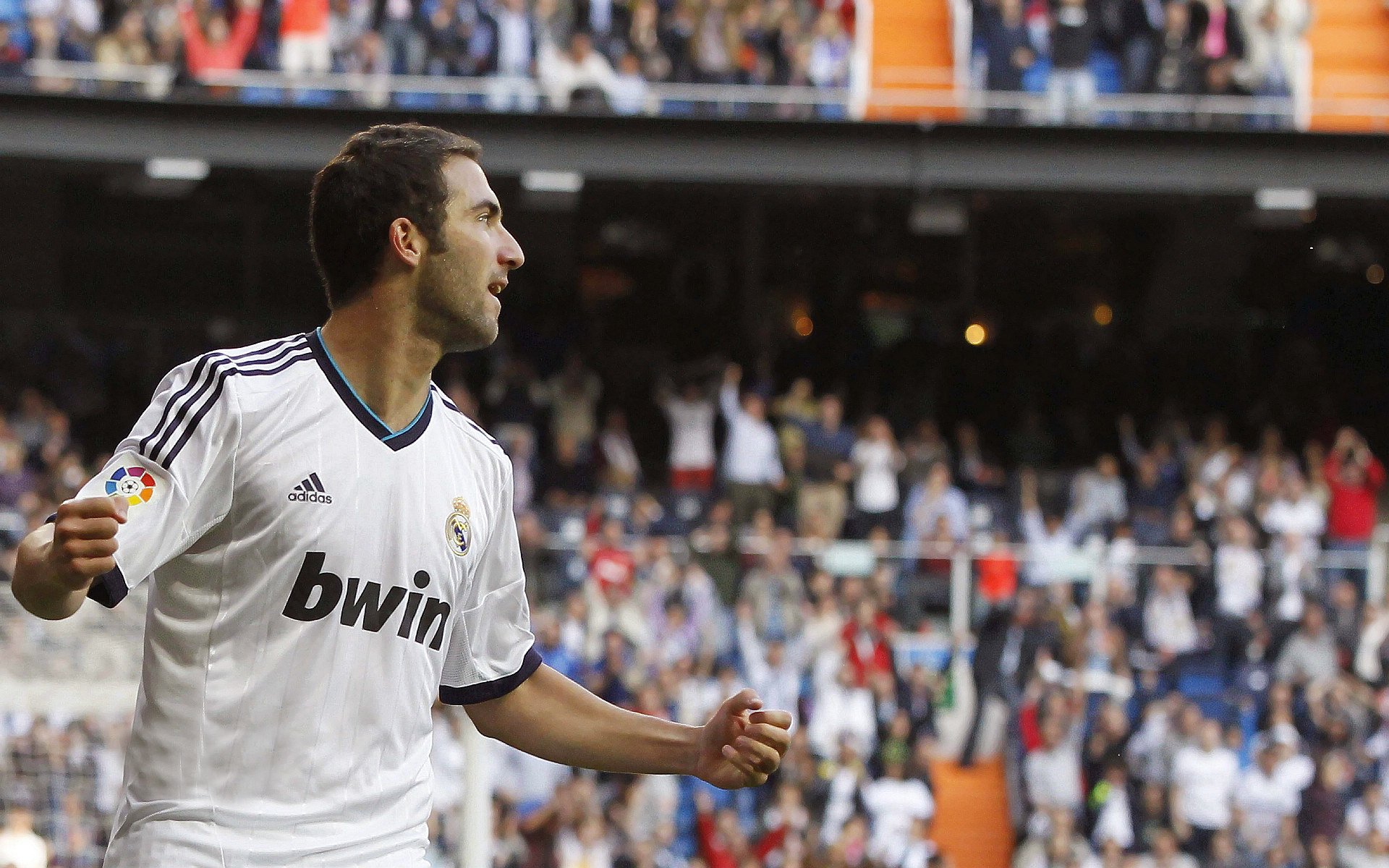 关于德罗巴重返赛场，比赛局势复杂首场状态出色，RNG观众沸腾！赢得满堂喝彩的信息