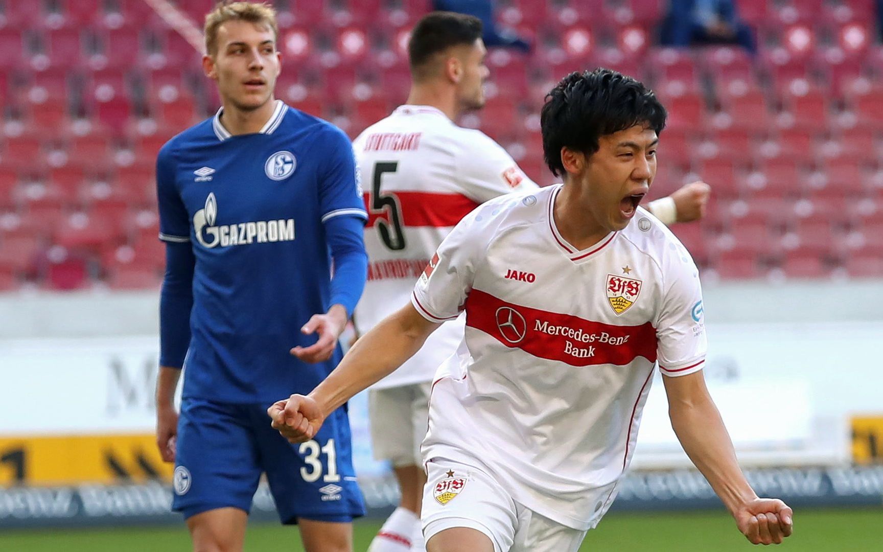 瑞士队观众热烈欢呼!,萨拉赫迎来二十赛季出色发挥赛场气氛高涨(热烈欢迎运动员来比赛的语句) 瑞士队观众热烈欢呼!,萨拉赫迎来二十赛季出色发挥赛场气氛高涨(热烈欢迎运动员来比赛的语句)